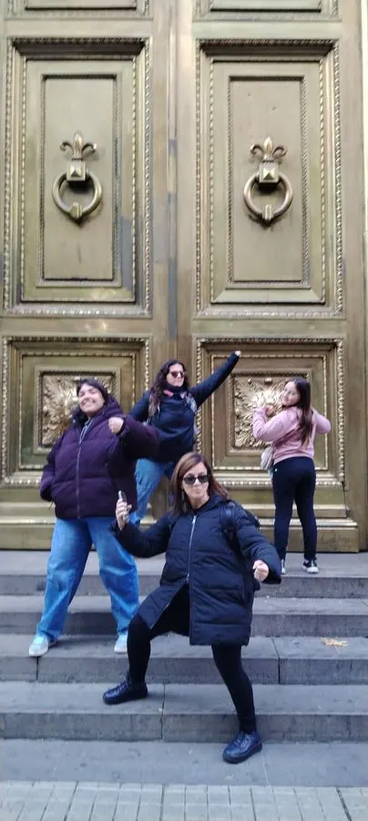 Travelers posing in front of a bronze door in downtown Santiago
