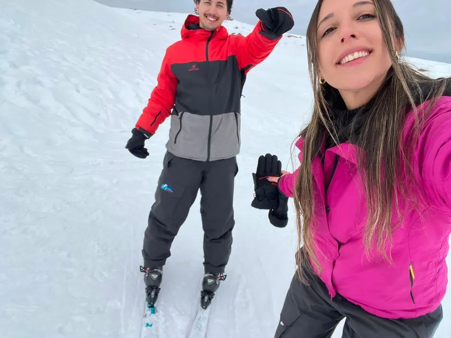 Couple with skis in the snow
