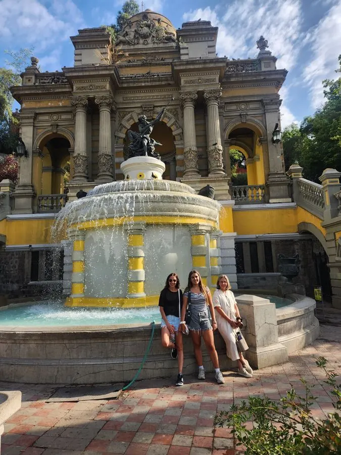 Travelers next to the fountain on Santa Lucía Hill, Santiago