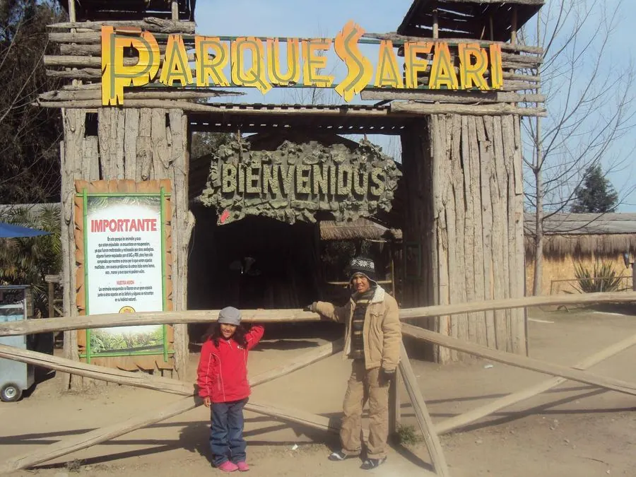 Children at the entrance of Safari Park