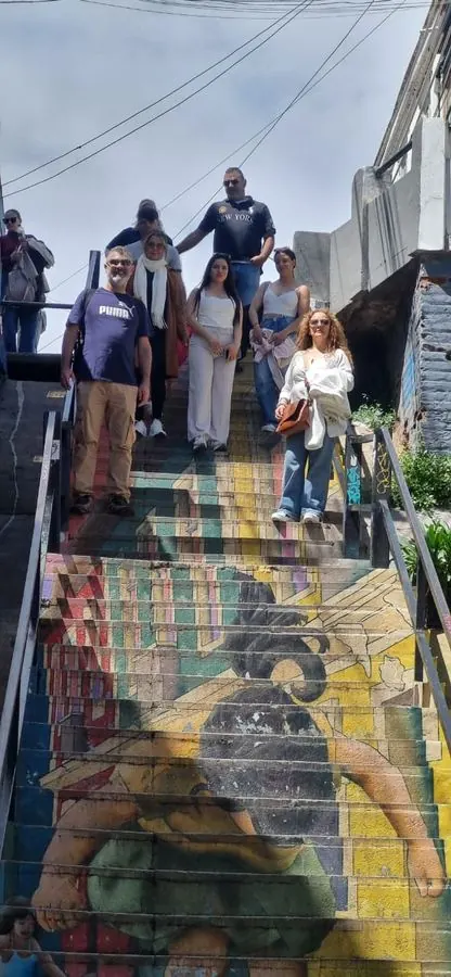 Group on the mural staircase in Cerro Concepción, Valparaíso