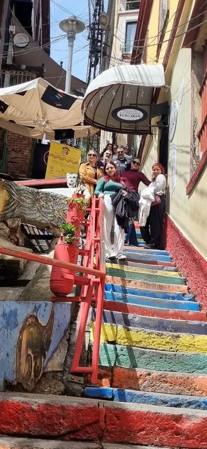 Travelers on a colorful staircase by the Valparaíso Profundo cultural center