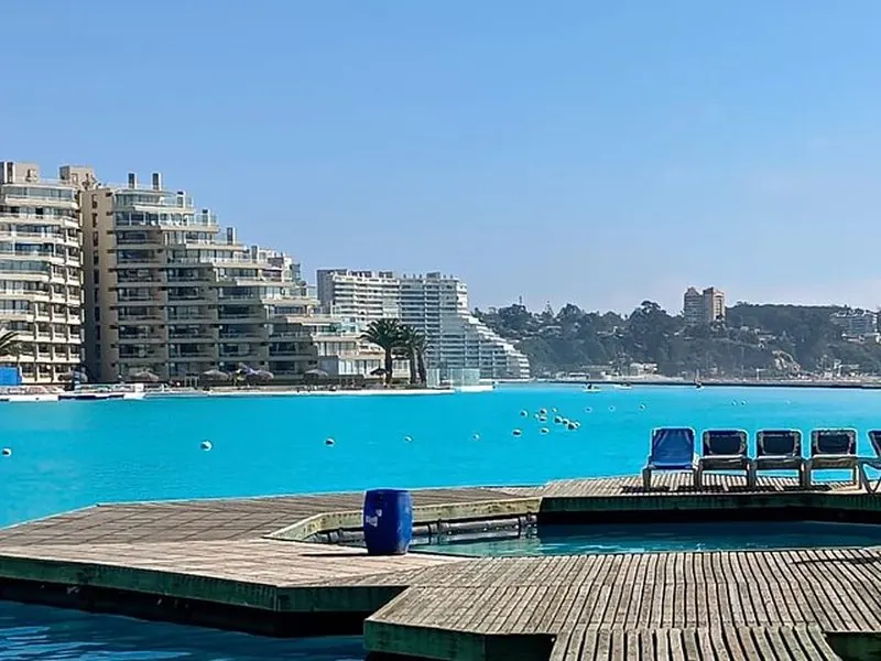 Turquoise pool facing the sea on the central coast near Algarrobo, Chile